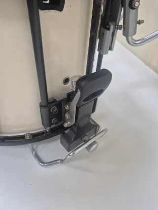 Timbal de marcha con hombrera