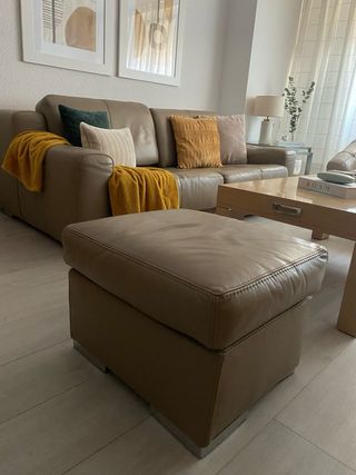 Sofá 3 plazas + puf reposapiés (color taupe)