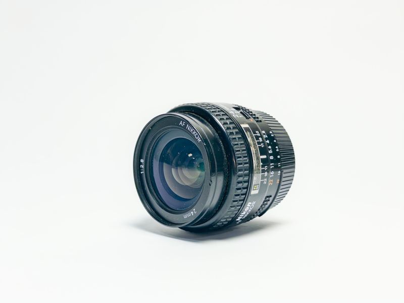 Objetivo Nikon AF Nikkor 24mm f/2.8 afbeelding 2