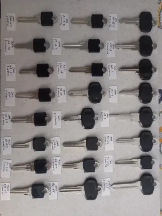 LOTE 117 LLAVES JMA PARA VEHICULOS