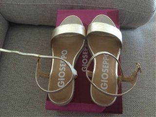 Cuñas doradas Gioseppo. Usadas 1 vez en boda