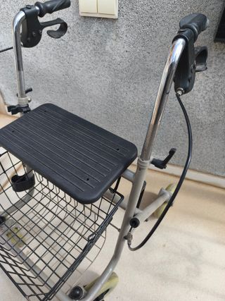 Andador ortopédico con cesta