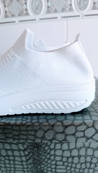 Deportivas NUEVAS a ESTRENAR sin cordón TALLA 38