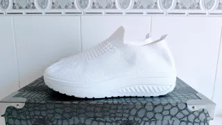 Deportivas NUEVAS a ESTRENAR sin cordón TALLA 38