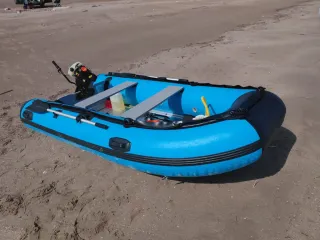 Barco  zodiac con motor 4T 4CV prácticamente nueva