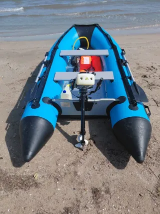 Barco  zodiac con motor 4T 4CV prácticamente nueva
