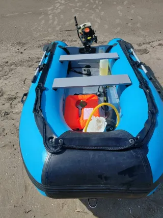 Barco  zodiac con motor 4T 4CV prácticamente nueva