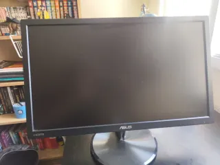 Monitor Asus + Teclado Logitech Negro