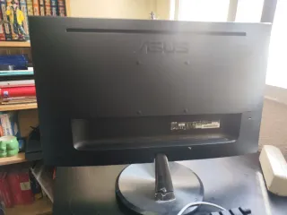 Monitor Asus + Teclado Logitech Negro