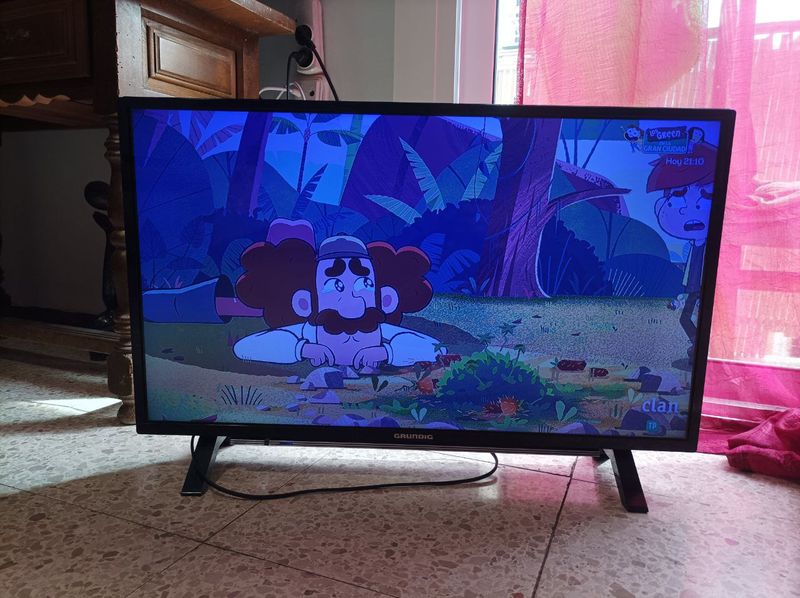 Televisión Grundig 32” Smart TV Full HD