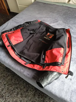 Chaqueta de piel SEGURA negra y roja