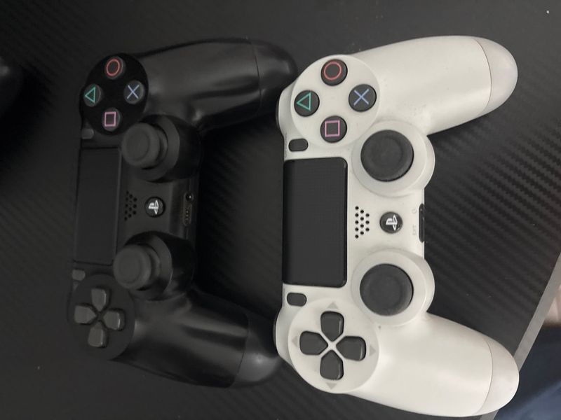 2 Mandos DualShock 4 PS4 (Negro y Blanco)
