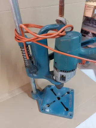 Soporte y taladro Black&Decker