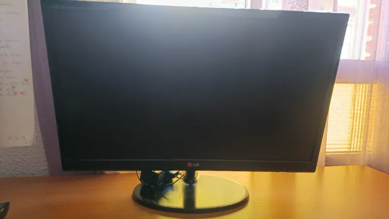 Monitor LG 22 Negro regalo con reproductor de DVD