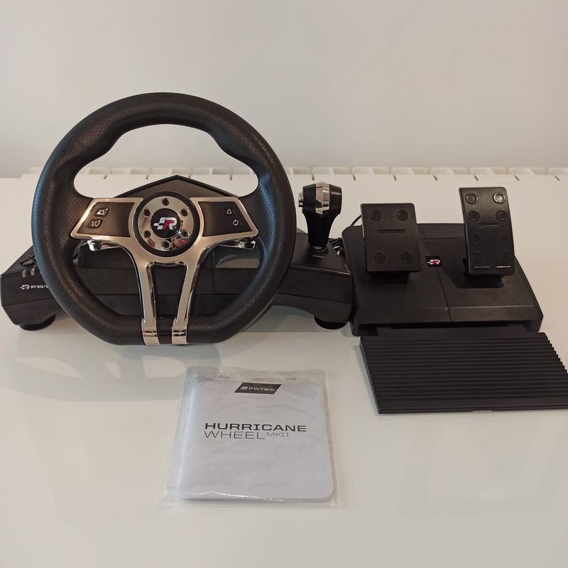 Volante FR-TEC Hurricane MKII con pedales