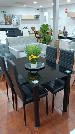 Mesa Comedor Negra con 4 Sillas