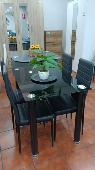Mesa Comedor Negra con 4 Sillas