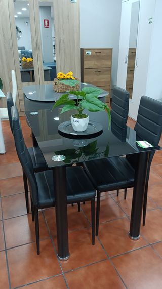 Mesa Comedor Negra con 4 Sillas