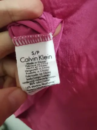 Top Calvin Klein Rosa con bolsita Malla Negro