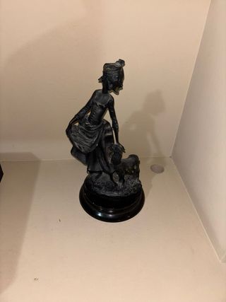 Figura artesanal mujer y oveja