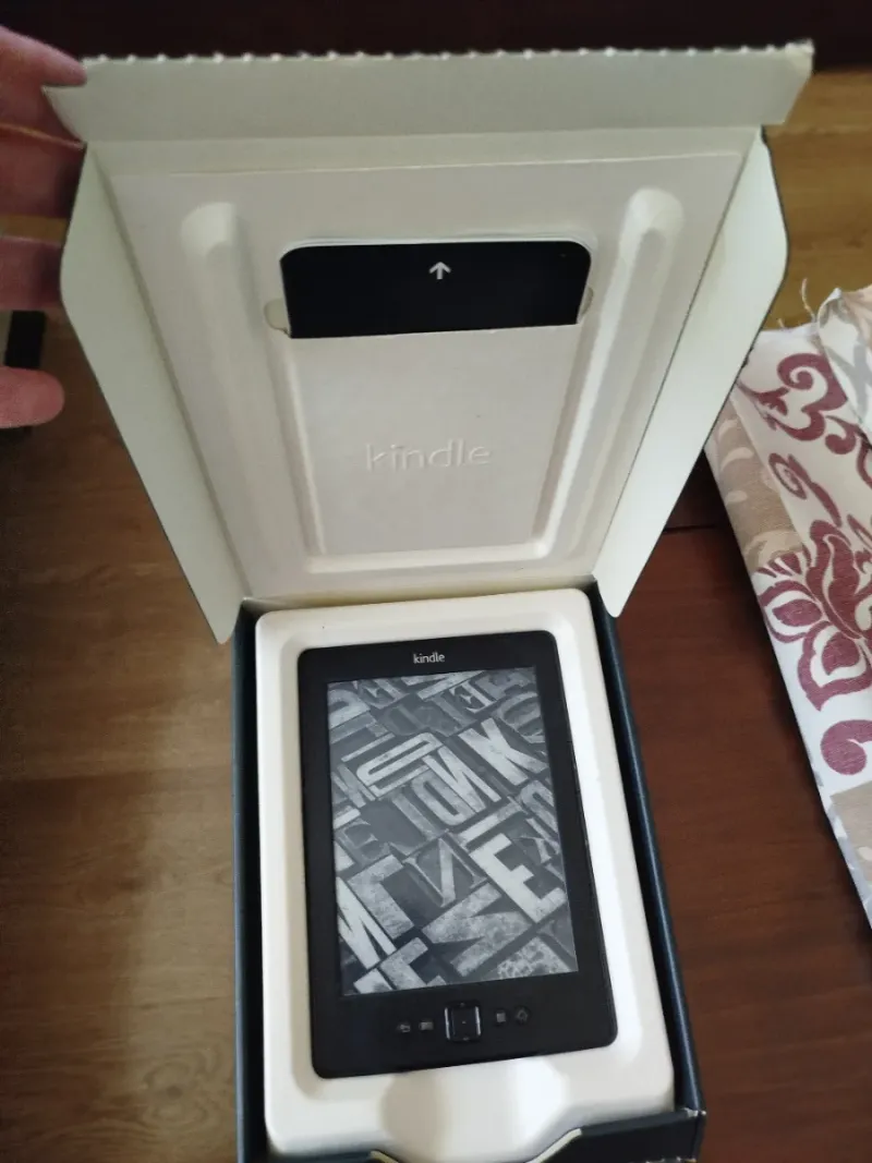 E-book Kindle Amazon. Funciona perfectamente.