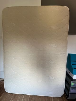 Somier + colchón cama 1,90 x 1,35.