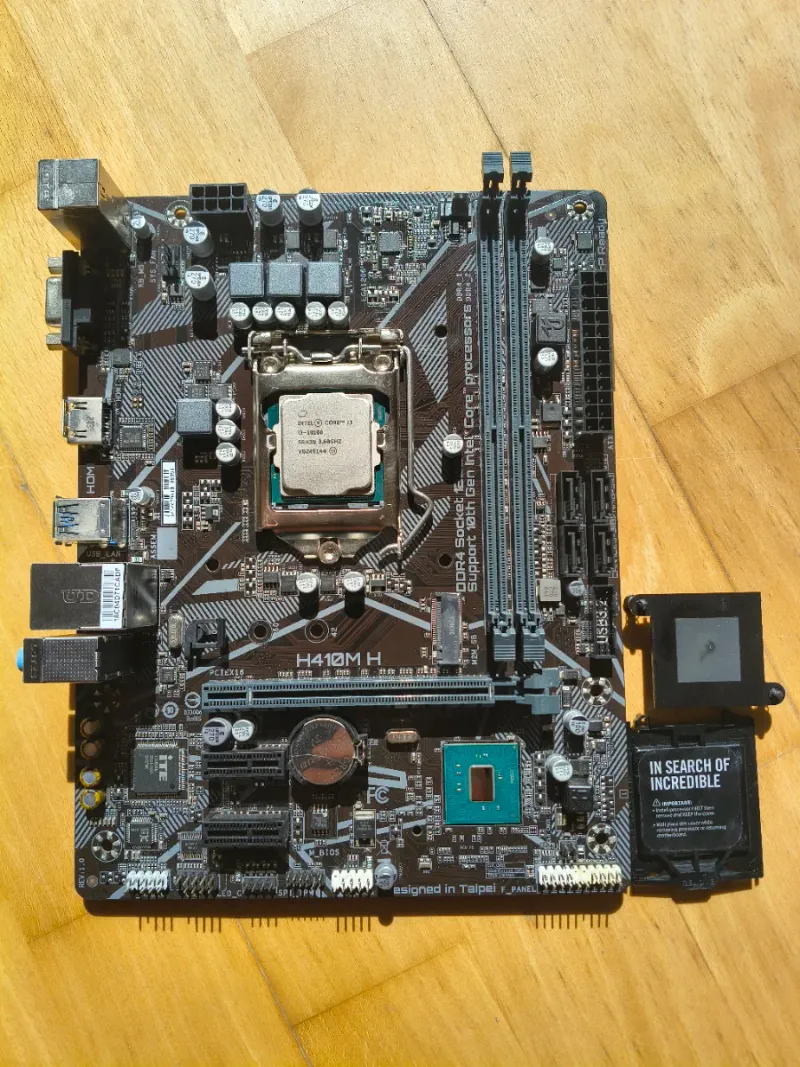 Placa Base Gigabyte H410M H + procesador I3 10100