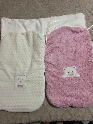 Saquito de bebé con bordado de gato y oso