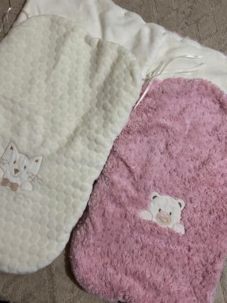 Saquito de bebé con bordado de gato y oso