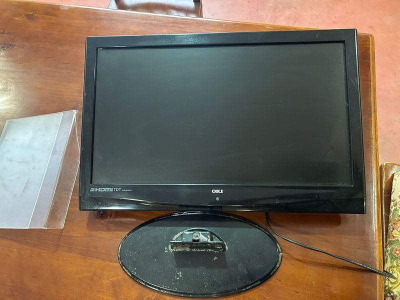 TV OKI 24 LED HD HDMI TDT y DVD Integrado afbeelding 2
