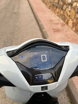 Honda SH 350 Plata/Blanco