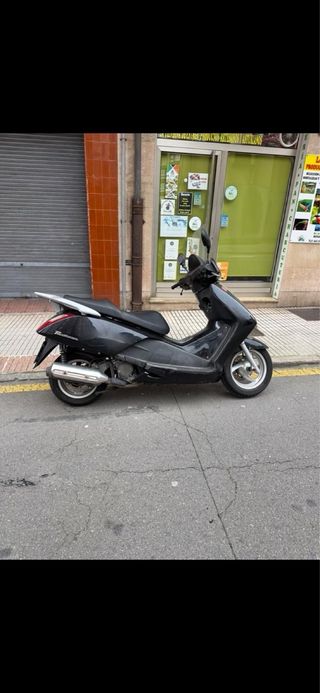 Phanteon 125cc Scooter Negra Honda