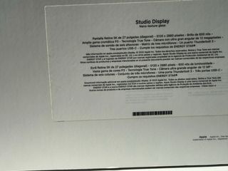 Caja Apple Studio Display 27