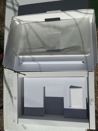 Caja Apple Studio Display 27