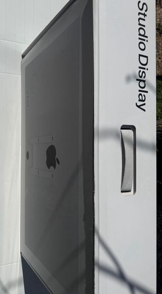 Caja Apple Studio Display 27