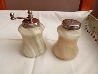 Molinillo y salero vintage mármol