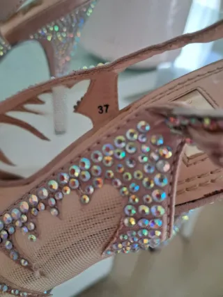 Zapatos de fiesta beige y plateados talla 37