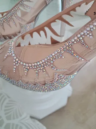 Zapatos de fiesta beige y plateados talla 37