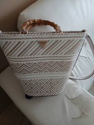 Bolso original de Guess en color beige rosa c