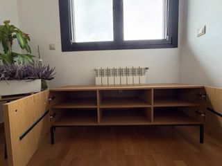 Mobile TV JYSK melaminico e metallo