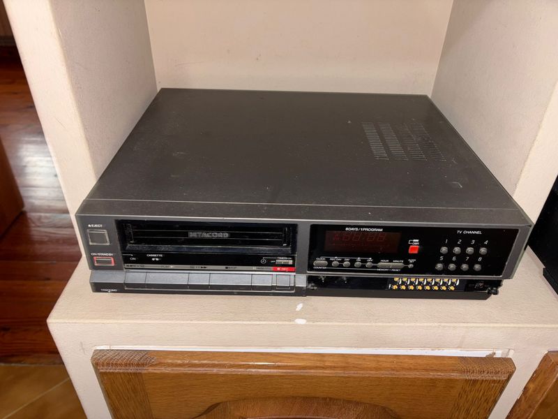 Videograbadora Sanyo Betacord VTC-NX100