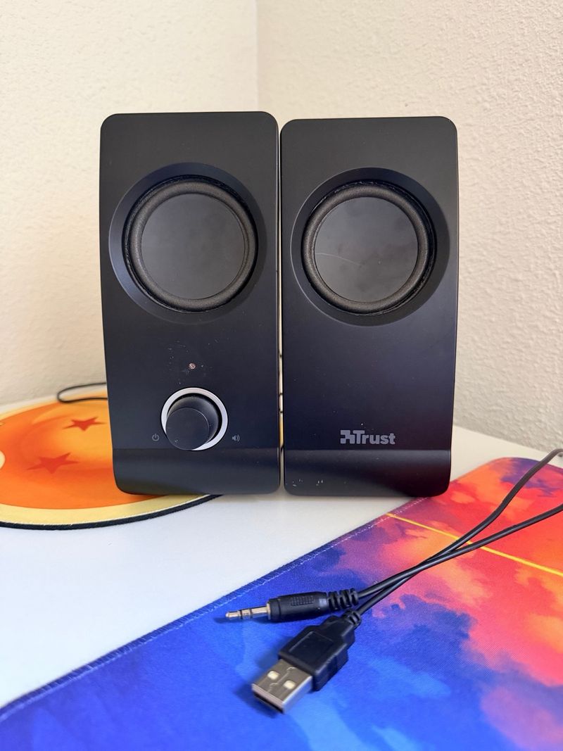 Altavoces Trust Negros