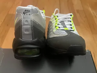 Nike Air Max 95 Gris y Verde