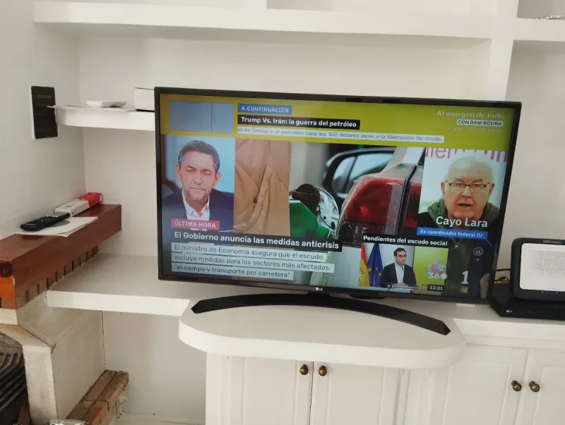 Televisión LG Negra y Blanca
