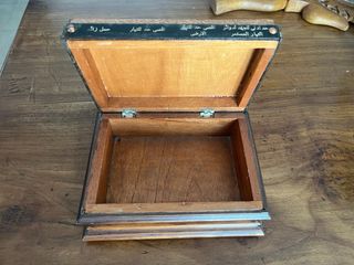 Cofanetto in legno intarsiato e finiture in rame