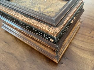 Cofanetto in legno intarsiato e finiture in rame