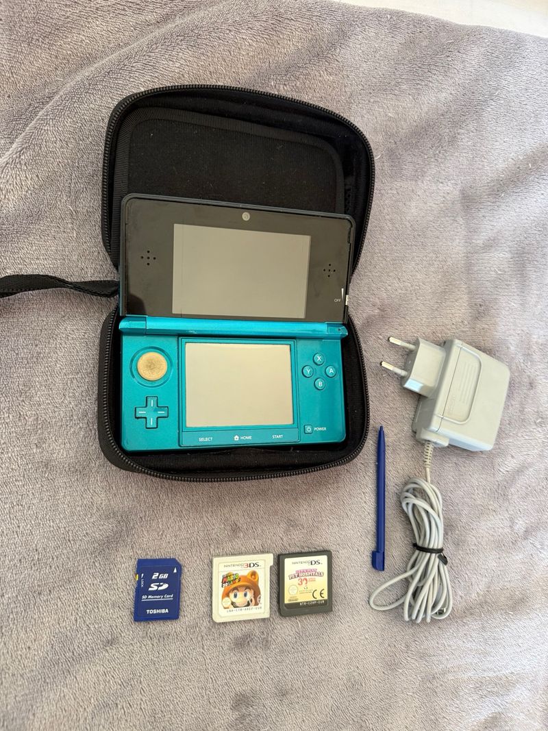 Nintendo 3DS Azul/Verde con Accesorios