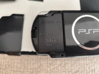 PSP 3000 Negra+ cargador+ tarjetas+Bateria