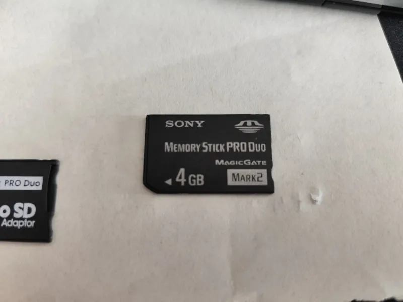 PSP 3000 Negra+ cargador+ tarjetas afbeelding 5