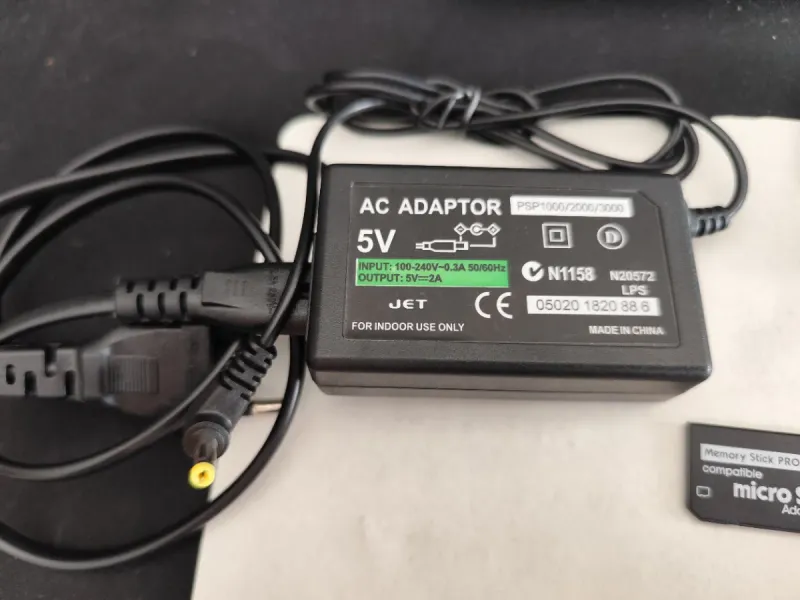 PSP 3000 Negra+ cargador+ tarjetas afbeelding 7